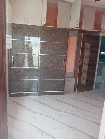 Room in 2 BHK Apartment at Halasuru – for Rent