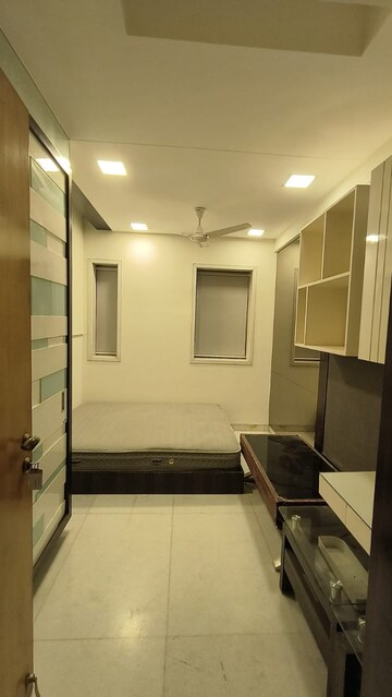 Bedroom in 2 BHK Apartment at Worli Naka – for Rent