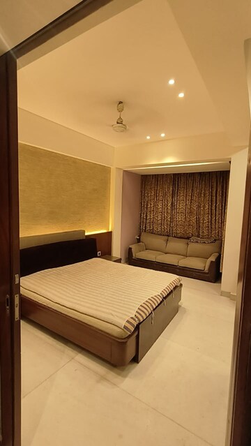 Master Bedroom in 2 BHK Apartment at Worli Naka – for Rent