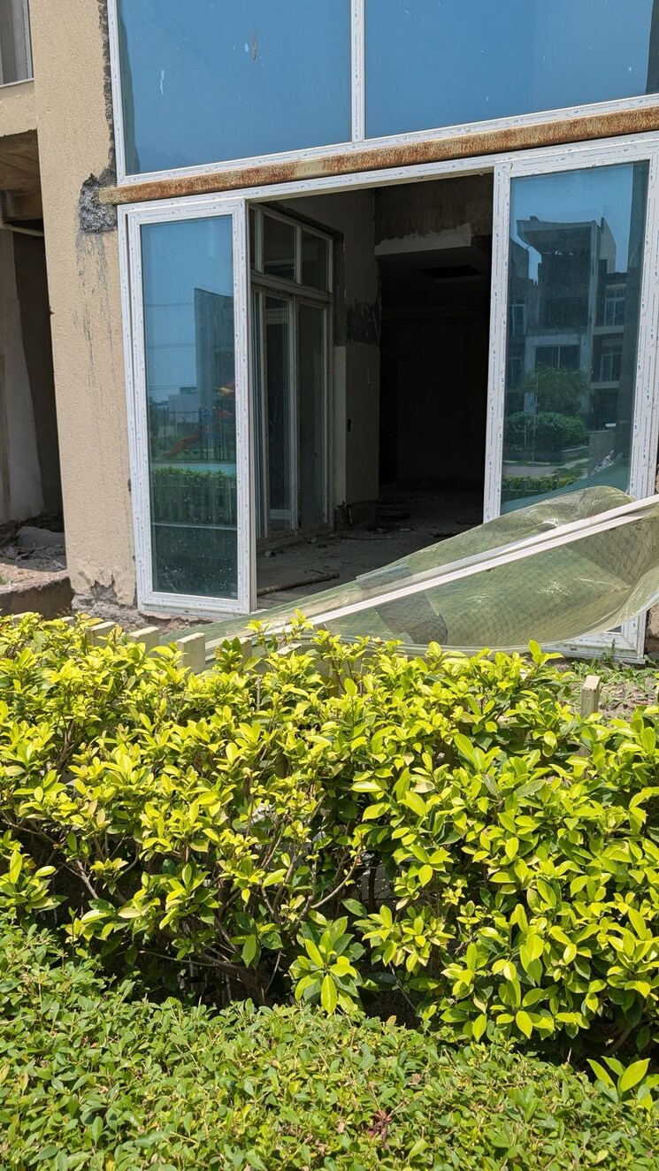 Garden, mahagun-meadows-villas 5 Bedroom 4900 Sq.Ft. Villa In Sector 150 Noida 8796430