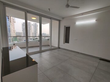 Room in 2.5 BHK Apartment at Mantri Lithos, Thanisandra – for Rent