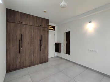 Room in 2.5 BHK Apartment at Mantri Lithos, Thanisandra – for Rent