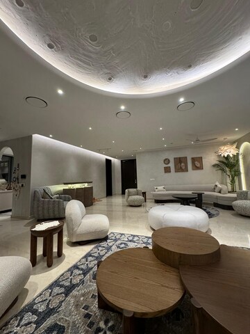 Master Bedroom in 4 BHK Apartment at Suncity Platinum Towers, Sector 28 – for Sale