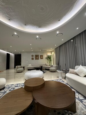 Master Bedroom in 4 BHK Apartment at Suncity Platinum Towers, Sector 28 – for Sale