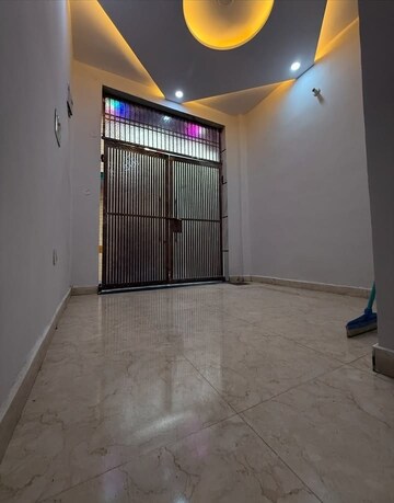 Room in 2.5 BHK Builder Floor at Sector 30 – for Sale