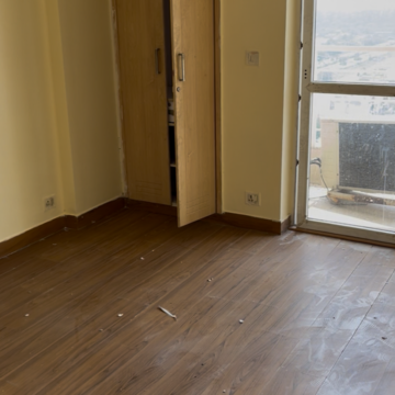 Room in 2 BHK Apartment at BPTP The Resort, Mortzapur – for Sale