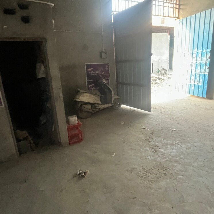  Parking, satbari Commercial Warehouse 350 Sq.Yd. In Satbari Delhi 8796450