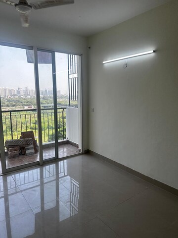 Room in 2 BHK Apartment at Jaypee Greens Aman, Sector 151 – for Rent