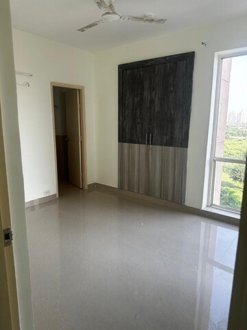Room in 2 BHK Apartment at Jaypee Greens Aman, Sector 151 – for Rent