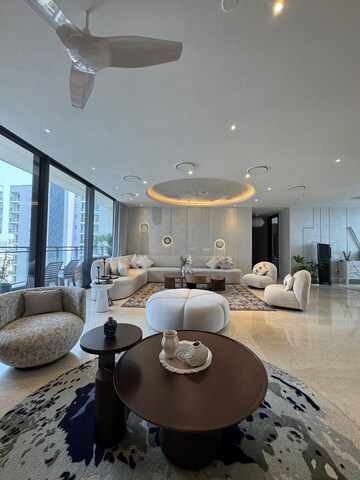 Master Bedroom in 4 BHK Apartment at Suncity Platinum Towers, Sector 28 – for Sale