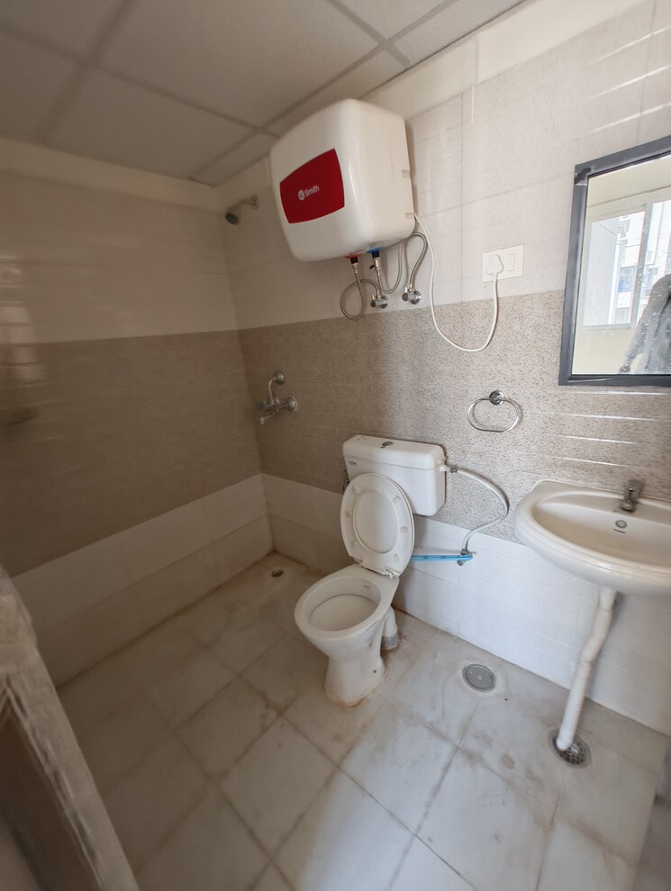 Bathroom, signature-global-orchard-avenue 2 Bedroom 577 Sq.Ft. Apartment In Sector 93 Gurgaon 8796482