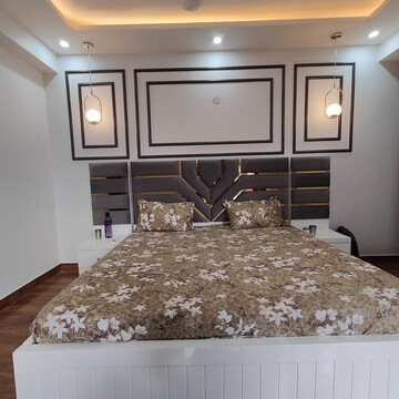 Bedroom in 2.5 BHK Apartment at Jm Orchid, Sector 76 – for Rent