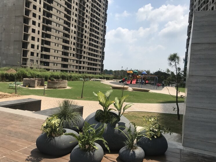 Garden, omaxe-new-chandigarh  272 Sq.Yd. Plot In North Mullanpur Chandigarh 8796521