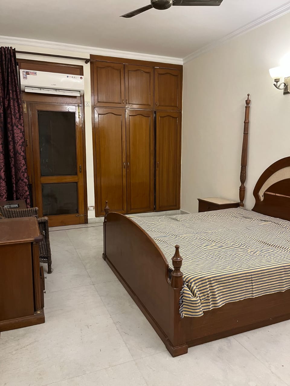 3 BHK + Pooja Room,Servant Room,Study Room Builder Floor For Rent in Defence Colony