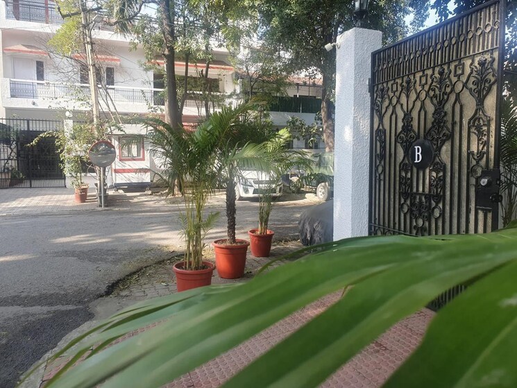 Exterior View, gulmohar park 3 Bedroom 400 Sq.Yd. Builder Floor In Gulmohar Park Delhi 8796525