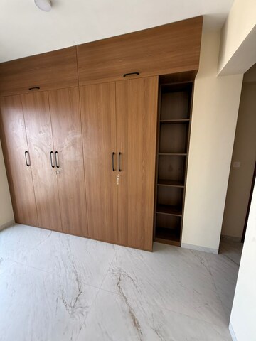 Room in 3 BHK Apartment at Naman Habitat, Andheri West – for Rent