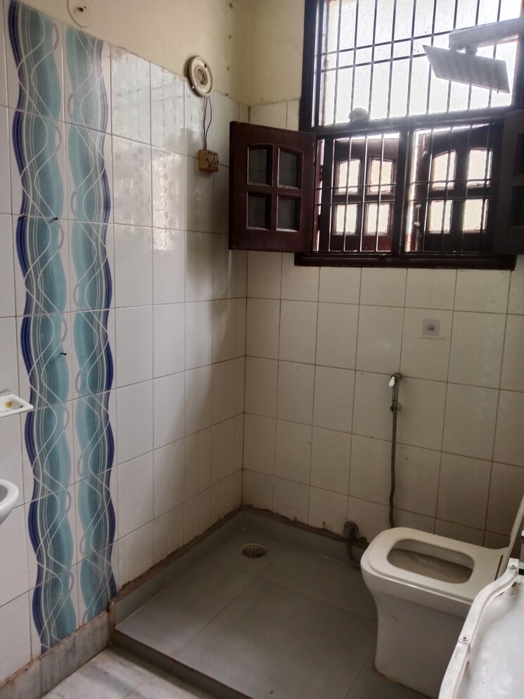 Bathroom, sector 18 2.5 Bedroom 1752 Sq.Ft. Builder Floor In Sector 18 Panipat 8796560
