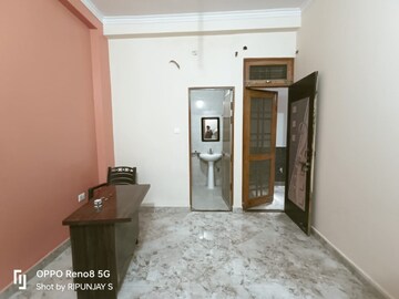 Living Room in 2.5 BHK Independent House at Gomti Nagar – for Rent
