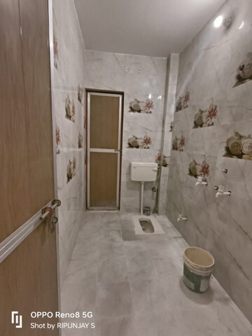 Bathroom in 2.5 BHK Independent House at Gomti Nagar – for Rent