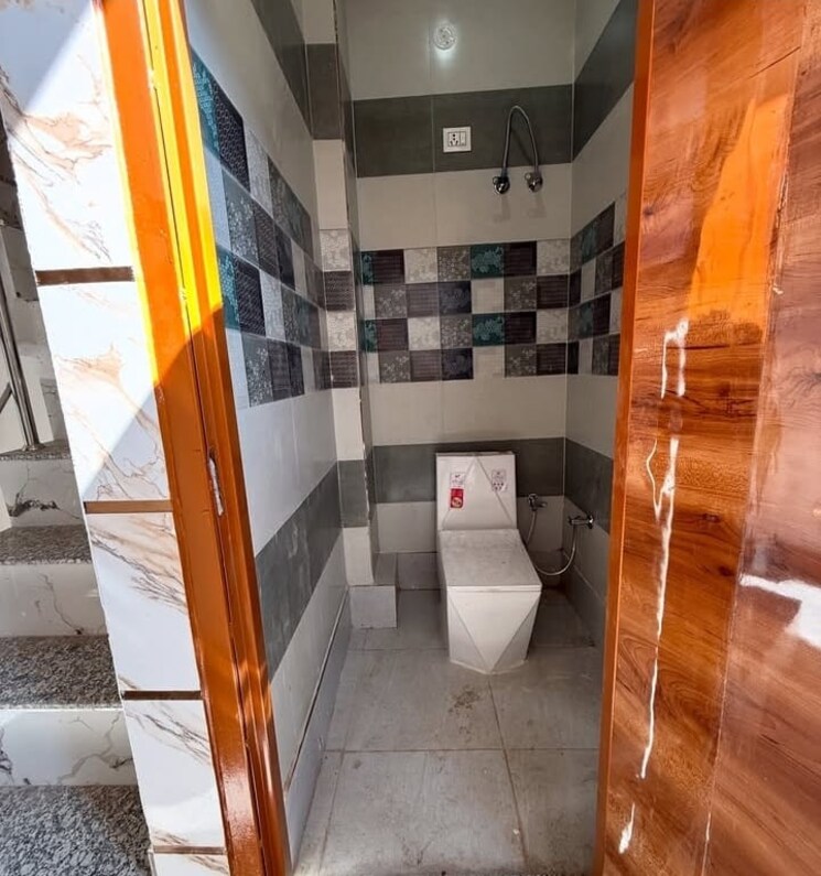 Attached Bathroom, sector 29 2.5 Bedroom 2160 Sq.Ft. Builder Floor In Sector 29 Faridabad 8796626
