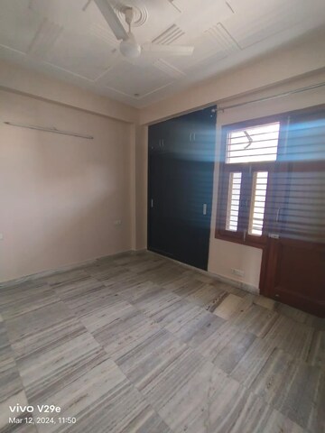 Room in 3 BHK Builder Floor at Sector 57 – for Rent