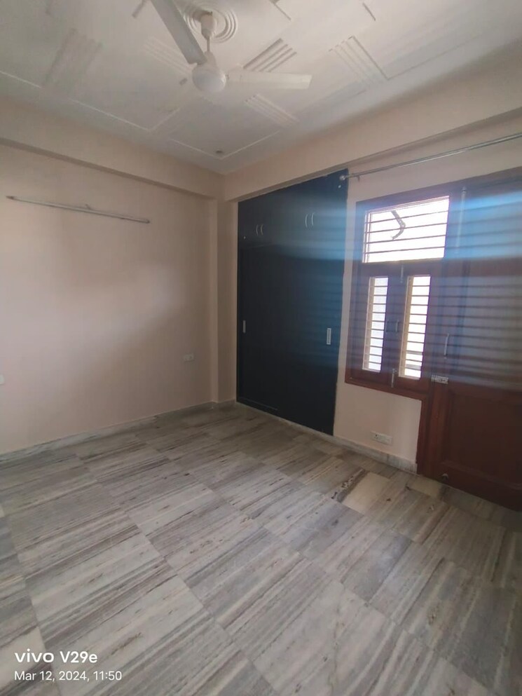 Room, sector 57 3 Bedroom 204 Sq.Yd. Builder Floor In Sector 57 Gurgaon 8796630