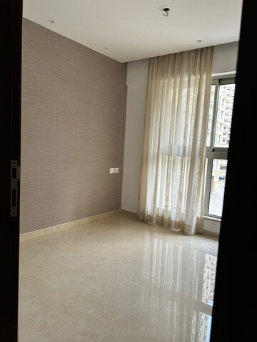 Room in 3 BHK Apartment at Hiranandani Highland, Powai – for Rent