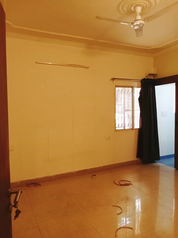Room in 3 BHK Apartment at Vasant Kunj – for Rent