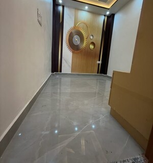 Room in 2.5 BHK Builder Floor at Sector 33 – for Sale