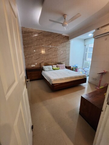 Furnished Amenities in 4 BHK Apartment at Varun C.G.H Society, Sector 52 – for Rent