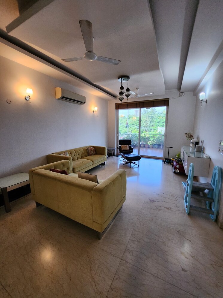 Living Room, varun-c-g-h-society 4 Bedroom 3800 Sq.Ft. Apartment In Sector 52 Gurgaon 8796662