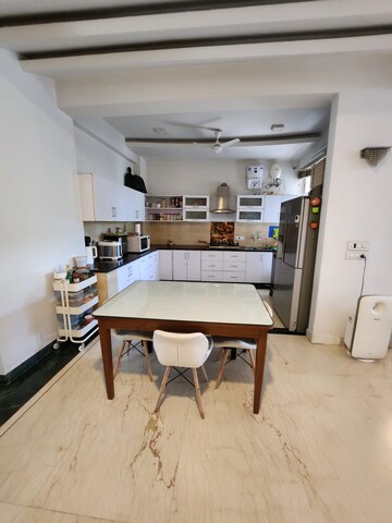 Master Bedroom in 4 BHK Apartment at Varun C.G.H Society, Sector 52 – for Rent