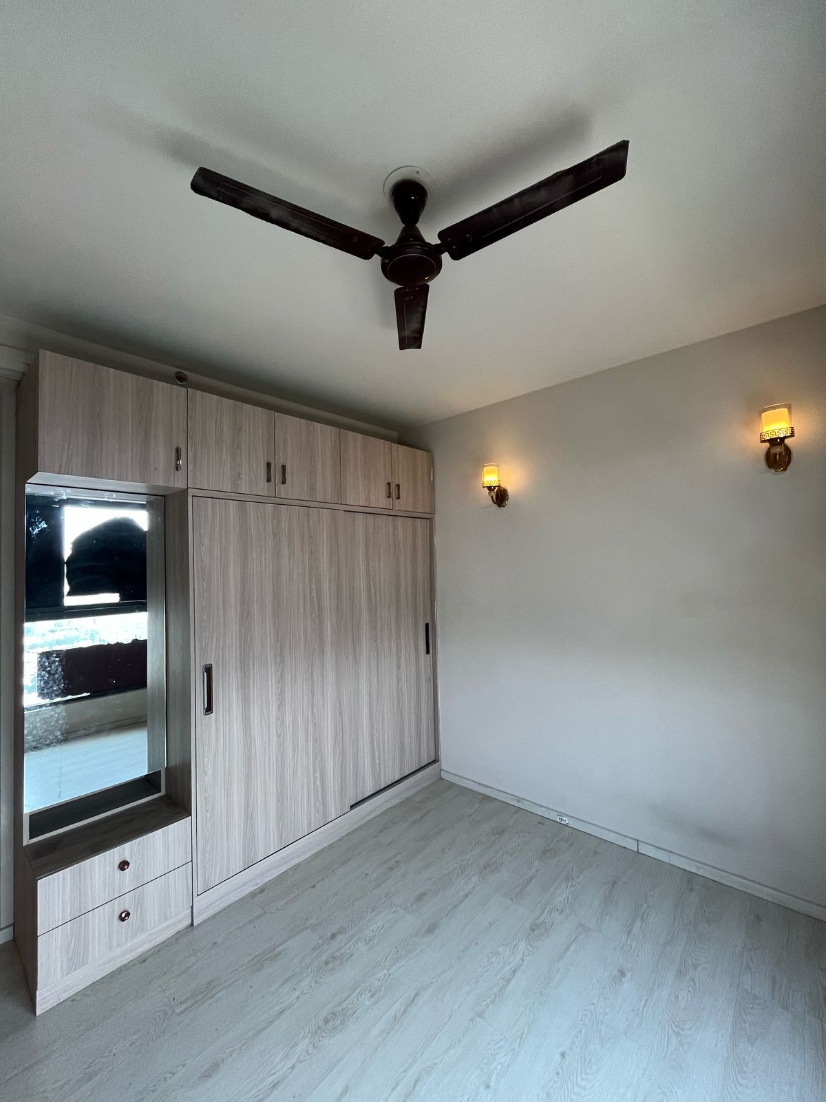 3 BHK + Servant Room Apartment For Sale in Emaar Emerald Estate