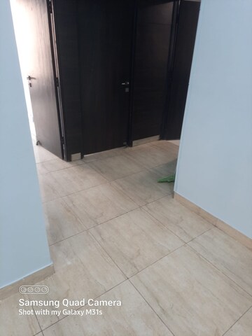 Room in 2 BHK Apartment at Supertech Cape Town, Sector 74 – for Sale