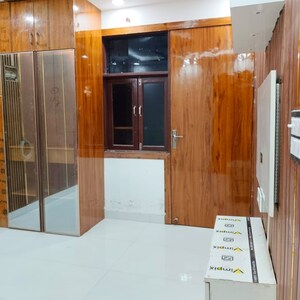 Room in 3 BHK Apartment at Dwarka Mor – for Sale