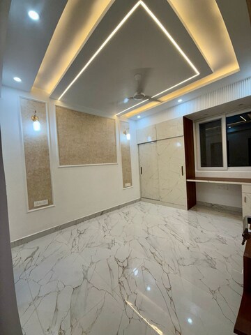 Room in 3 BHK Independent House at Sector 57 – for Rent