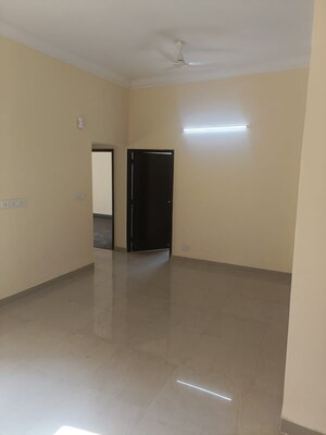 Room in 2 BHK Apartment at Supertech Cape Town, Sector 74 – for Sale