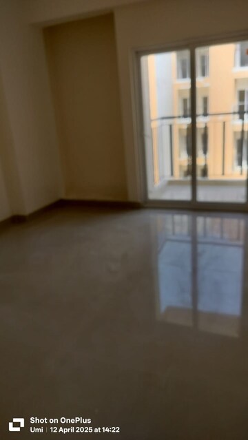 Room in 3 BHK Apartment at Amrapali Centurian Park, Tech Zone 4 Greater Noida – for Rent