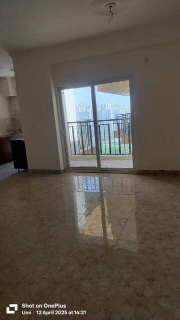 Room in 3 BHK Apartment at Amrapali Centurian Park, Tech Zone 4 Greater Noida – for Rent