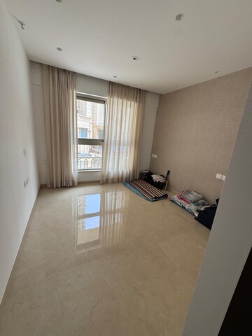 Room in 3 BHK Apartment at Hiranandani Highland, Powai – for Rent