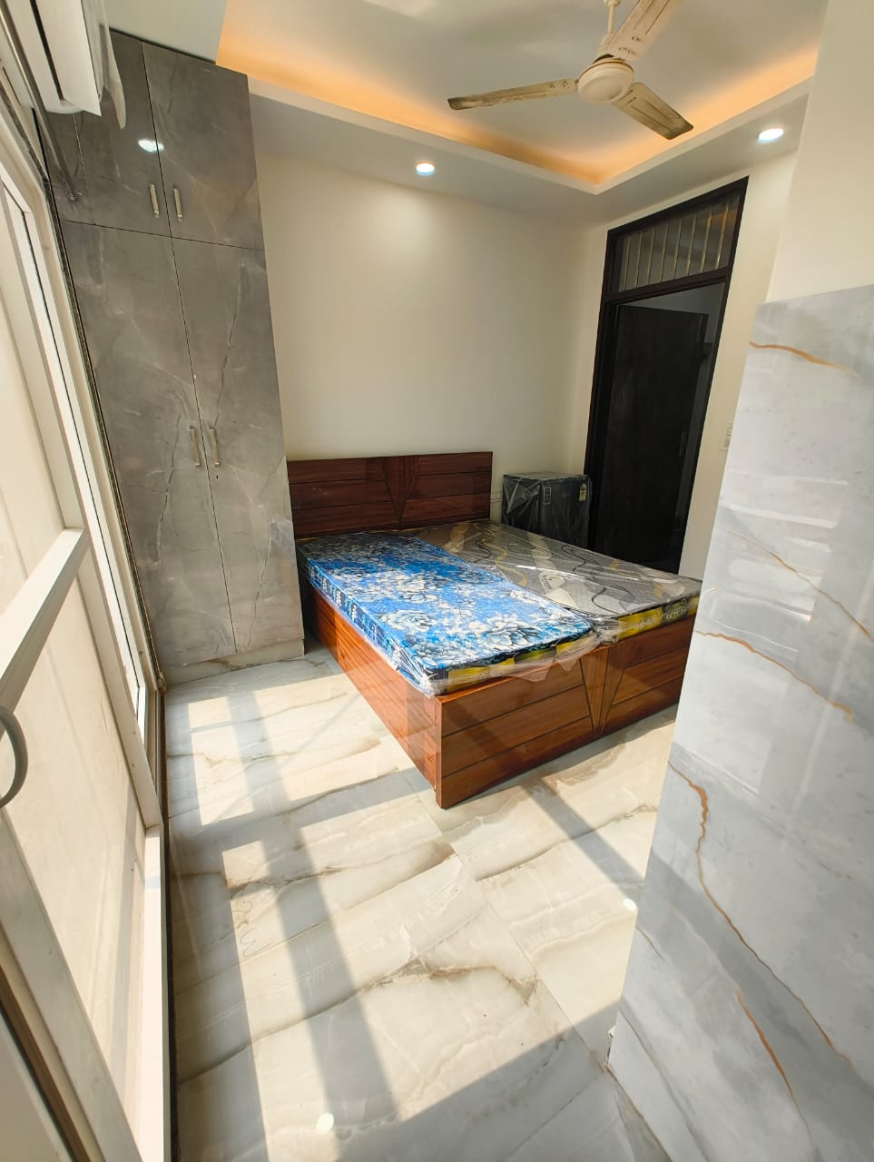 1 Rk+ Servant Room Builder Floor For Rent in Buildior Floor 