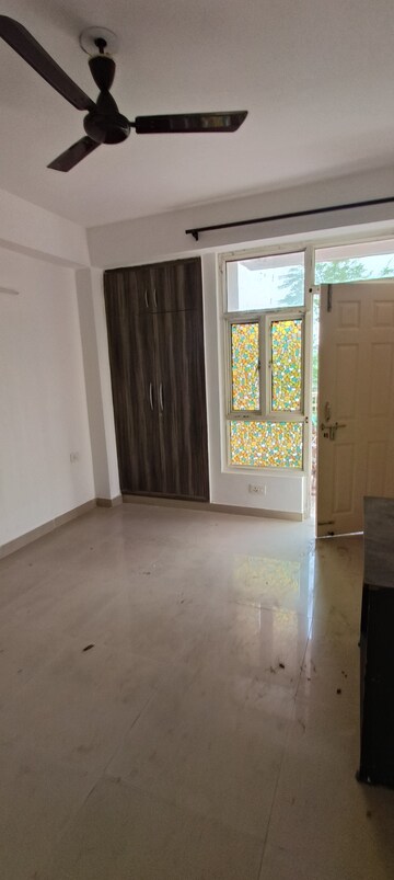 Room in 2 BHK Apartment at Supertech Cape Town, Sector 74 – for Sale