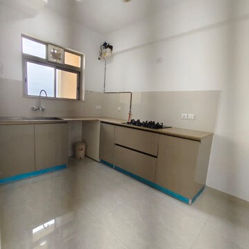 Room in 2 BHK Apartment at Hiranandani Delanna, Hiranandani Estate – for Rent