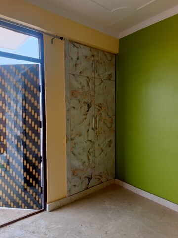 Room in 2 BHK Apartment at Vashisht Heights, Sector 87 – for Rent