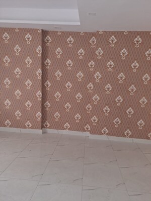 Room in 2.5 BHK Apartment at Noida Central – for Sale