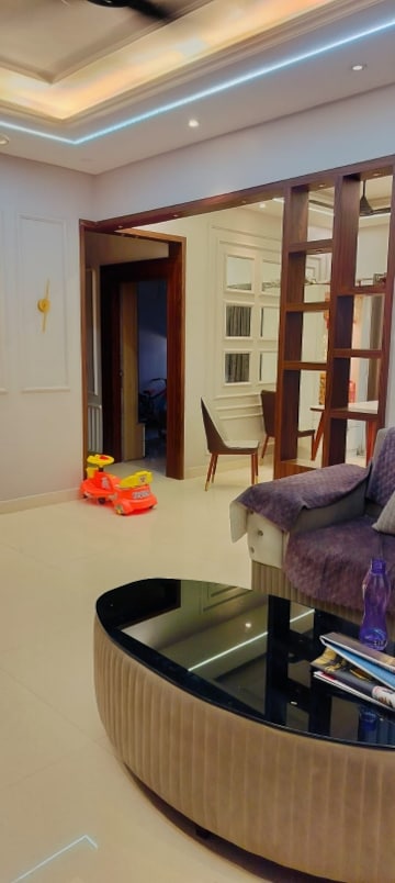 Living Room in 3 BHK Apartment at Gomti Nagar – for Rent