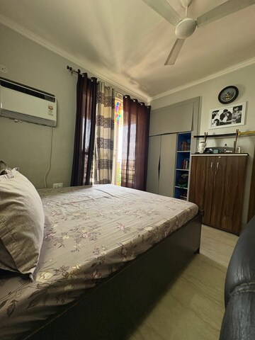 Bedroom in 4 BHK Apartment at Shree Balaji CGHS, Sector 45 – for Sale