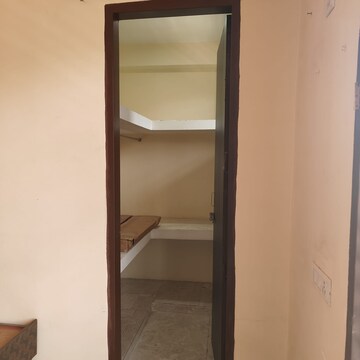 Furnished Amenities in 3.5 BHK Builder Floor at Sector 52 – for Rent
