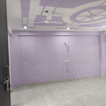 Room in 3.5 BHK Builder Floor at Sector 52 – for Rent