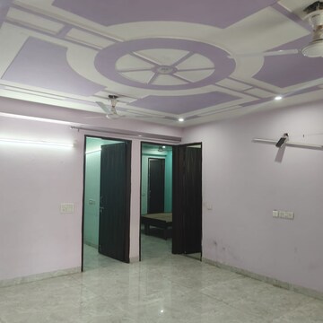 Room in 3.5 BHK Builder Floor at Sector 52 – for Rent